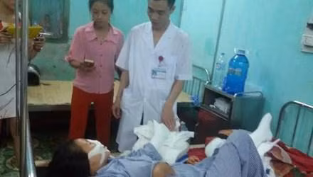 Vụ chồng cắt gân tay, chân vợ: Bất ngờ lời nhân chứng Vu chong cat gan tay, chan vo: Bat ngo loi nhan chung