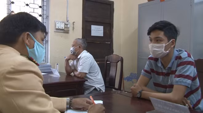 Đối tượng Lê Nguyên Thanh Bình tại cơ quan Công an.