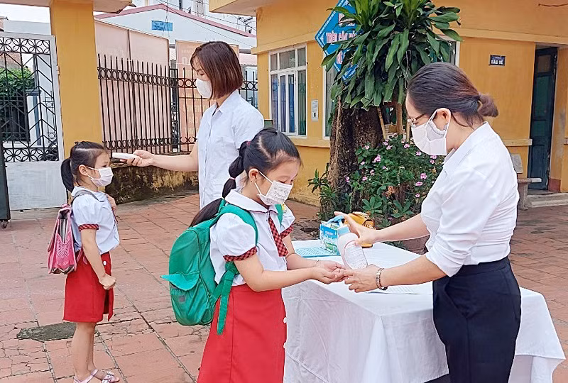 Học sinh trên địa bàn TP Bắc Giang trở lại trường trong điều kiện bảo đảm an toàn phòng chống dịch. Ảnh: Đăng Chung