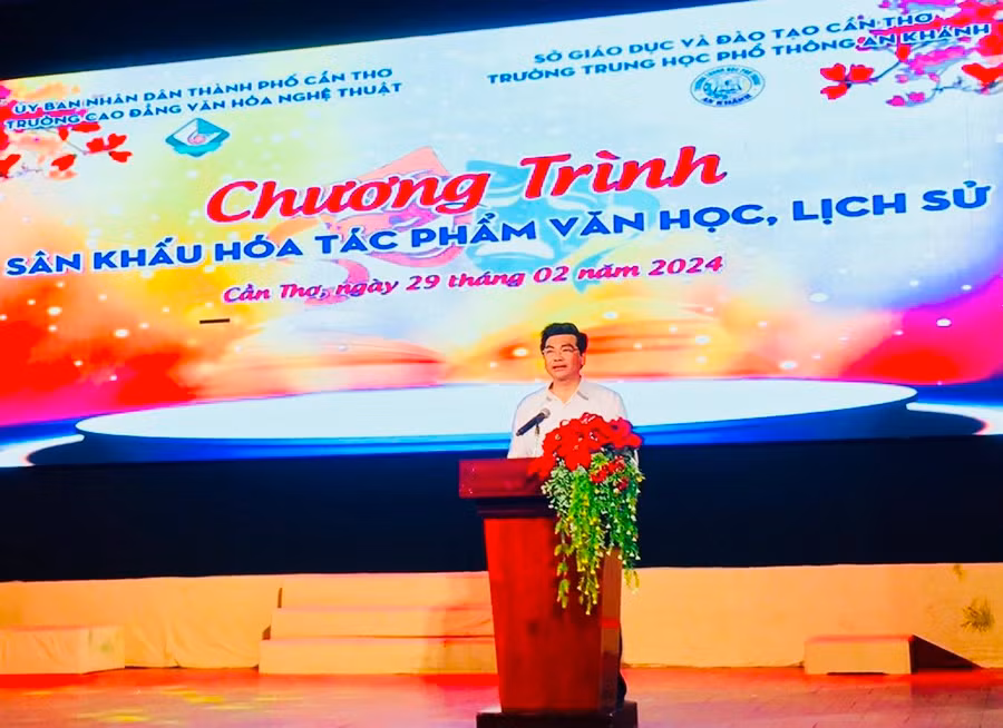 Ông Trần Thanh Bình - Giám đốc Sở GD&ĐT TP Cần Thơ phát biểu tại chương trình. Ông Trần Thanh Bình - Giám đốc Sở GD&ĐT TP Cần Thơ phát biểu tại chương trình.