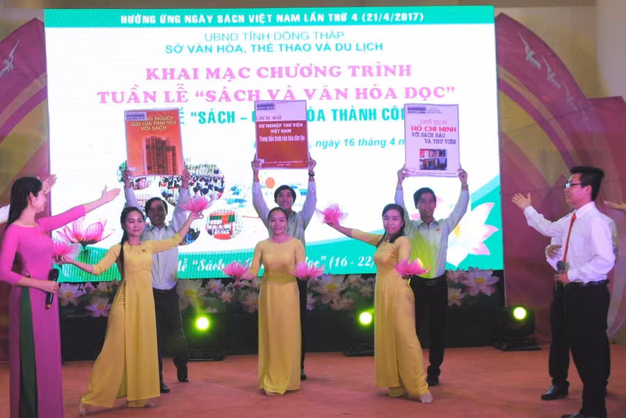 Hoạt động giao lưu - giới thiệu sách
