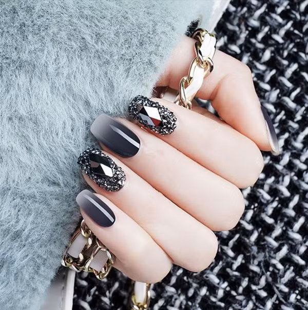Những mẫu nail cực sành điệu và ấn tượng cho các nàng thêm xinh ngày đầu năm ảnh 18 nhung mau nail cuc sanh dieu va an tuong cho cac nang them xinh ngay dau nam - 20