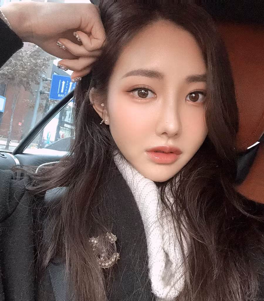 10 gợi ý makeup cho năm mới giúp bạn xinh lung linh và trẻ trung lên vài phần - Ảnh 8. 10 gợi ý makeup cho năm mới giúp bạn xinh lung linh và trẻ trung lên vài phần - Ảnh 8.