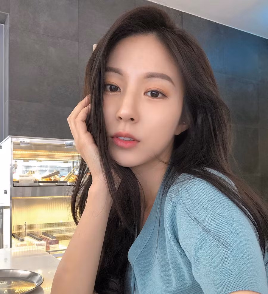 10 gợi ý makeup cho năm mới giúp bạn xinh lung linh và trẻ trung lên vài phần - Ảnh 7. 10 gợi ý makeup cho năm mới giúp bạn xinh lung linh và trẻ trung lên vài phần - Ảnh 7.