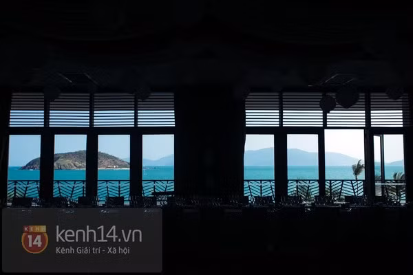 Ngỡ ngàng trước cảnh đám cưới trên biển như cổ tích của NTK Adrian Anh Tuân và bạn trai 3