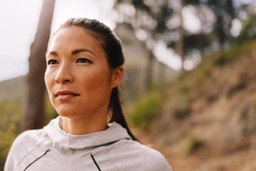 Ly do nam gioi mac ung thu nhieu hon nu gioi hinh anh 3 a_woman_wondering_what_there_is_to_know_about_breast_cancer.jpg