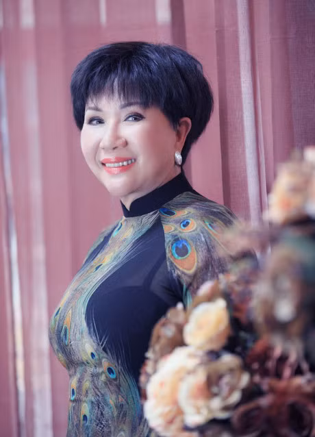 Danh ca Le Thu ve Ha Noi bieu dien o Nha hat Lon - Anh 2