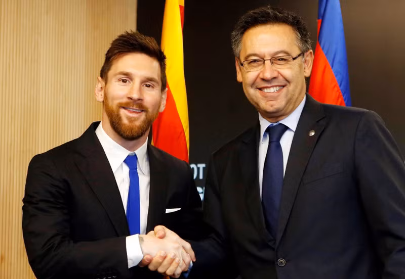 Chủ tịch Bartomeu sẽ từ chức nếu Messi công khai yêu cầu và cam kết ở lại.