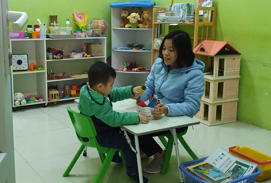 Can thiệp cá nhân theo hình thức một cô một trò.
