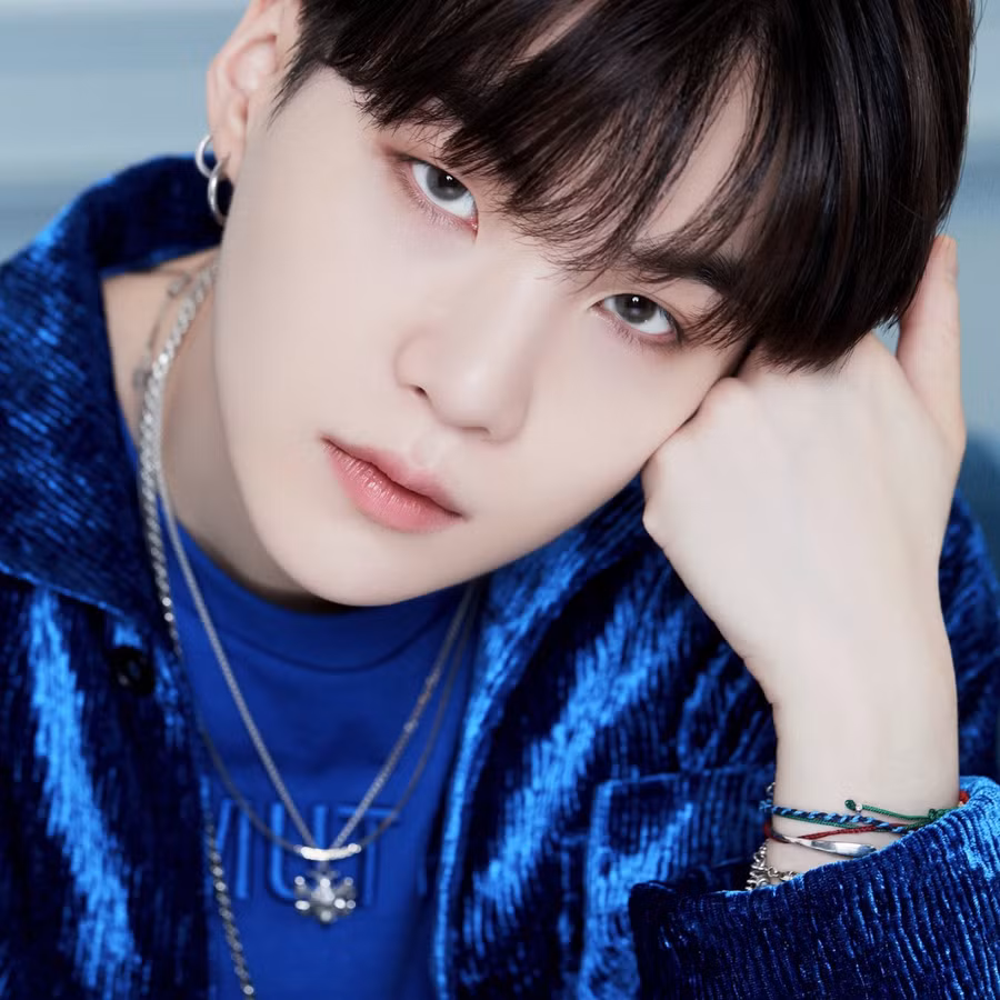 Suga của nhóm nhạc nổi tiếng BTS mắc Covid-19 ảnh 1