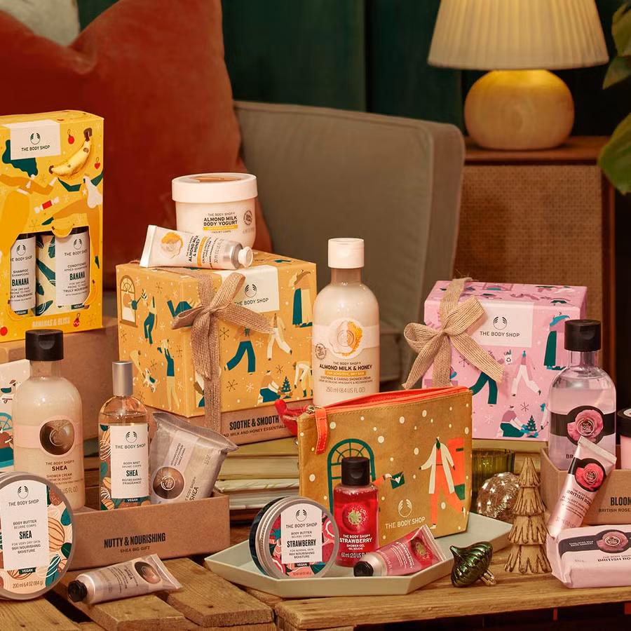 Thân thiện với môi trường, The Body Shop mang đến nhiều set quà chăm sóc cơ thể đẹp mắt.