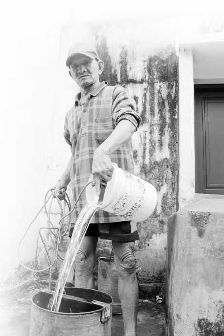 Trao ky luc cho cu ong danh ca doi ban... nuoc la - Anh 2