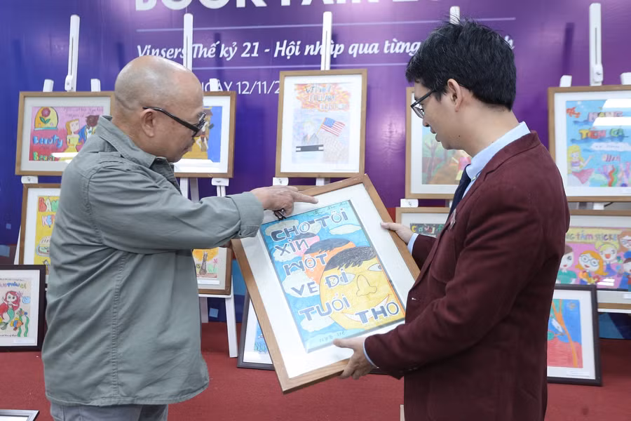 Họa sĩ Thành Chương– Trưởng ban giám khảo chia sẻ sự bất ngờ trước các tác phẩm sáng tạo và trí tưởng tượng “không giới hạn” của Vinsers Họa sĩ Thành Chương– Trưởng ban giám khảo chia sẻ sự bất ngờ trước các tác phẩm sáng tạo và trí tưởng tượng “không giới hạn” của Vinsers