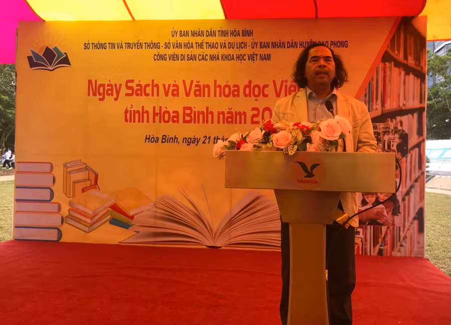 PGS-TS Ngô Văn Giá truyền cảm hứng cho thế hệ trẻ.