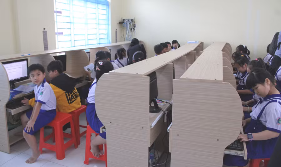 Phòng học bộ môn Tin học Trường Tiểu học Phùng Ngọc Liêm (TP Bạc Liêu, tỉnh Bạc Liêu).