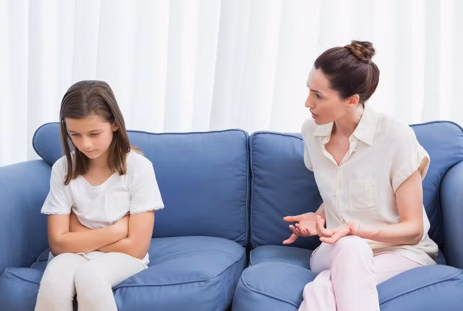 Cha mẹ nên nhẫn nhịn và khéo léo xử trí khi con nổi loạn. Ảnh minh họa.