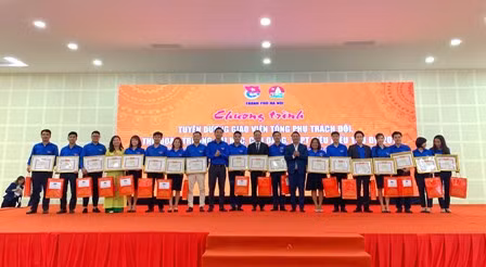 Cán bộ Đoàn, Hội các trường được nhận Bằng khen Cán bộ Đoàn, Hội các trường được nhận Bằng khen