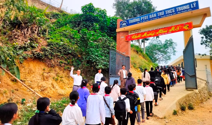 Học sinh Trường PTDTBT THCS Trung Lý (Mường Lát, Thanh Hóa) trở lại lớp học sau kỳ nghỉ Tết. Ảnh: TG Học sinh Trường PTDTBT THCS Trung Lý (Mường Lát, Thanh Hóa) trở lại lớp học sau kỳ nghỉ Tết. Ảnh: TG