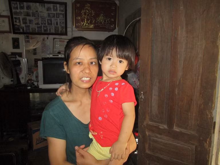 Xúc động hành trình làm mẹ của người đàn bà chấp nhận mù để con được sống trên đời ảnh 1
