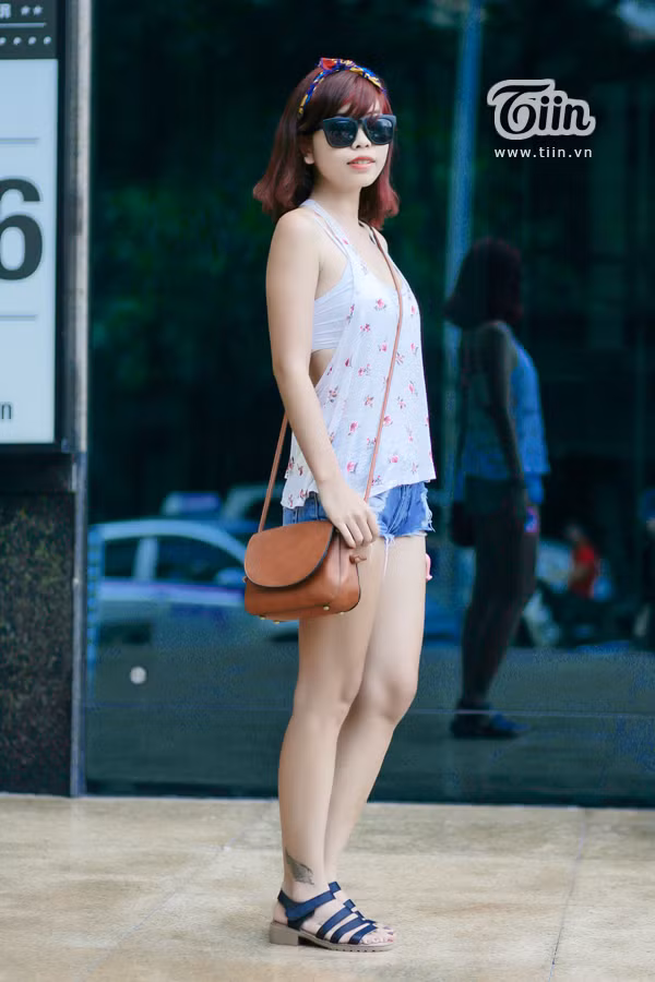 Giới trẻ Hà Nội đọ sắc với trang phục mát mẻ quyến rũ