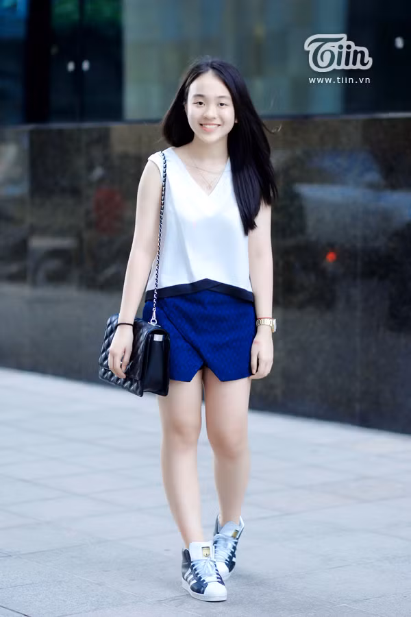 Giới trẻ Hà Nội đọ sắc với trang phục mát mẻ quyến rũ