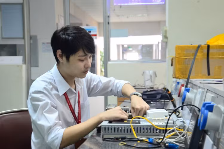 SV ngành Công nghệ thông tin, Trường ĐH Công nghiệp TPHCM trong giờ học thực hành.