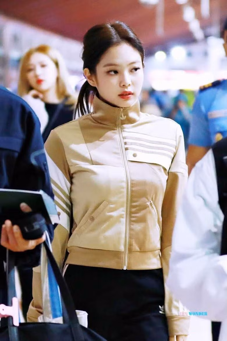 Những lần các thành viên BLACKPINK "mượn đồ" của nhau khiến fan phát sốt ảnh 15