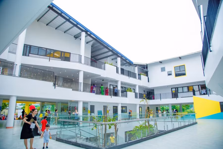 Điểm nổi bật về chất lượng đào tạo của trường là được kế thừa và chuyển giao chương trình giảng dạy của trường tiểu học Đoàn Thị Điểm, Hà Nội. Nhà trường cũng có đội ngũ giáo viên tiếng Anh đến từ các nước Anh, Mỹ, Australia, New Zealand; cùng với đó là đội ngũ cố vấn là các chuyên gia nhiều kinh nghiệm trong ngành.