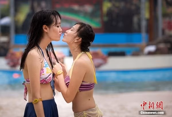 Nhiều cư dân mạng tỏ ra ngạc nhiên khi "nhan sắc như thế này cũng đi thi Hoa hậu". Nhiều cư dân mạng tỏ ra ngạc nhiên khi