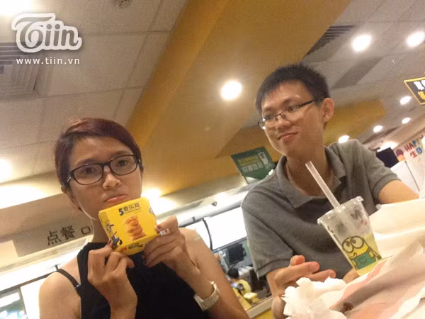 Chuyện tình đẹp như ngôn tình của cặp đôi yêu nhau từ nửa vòng trái đất