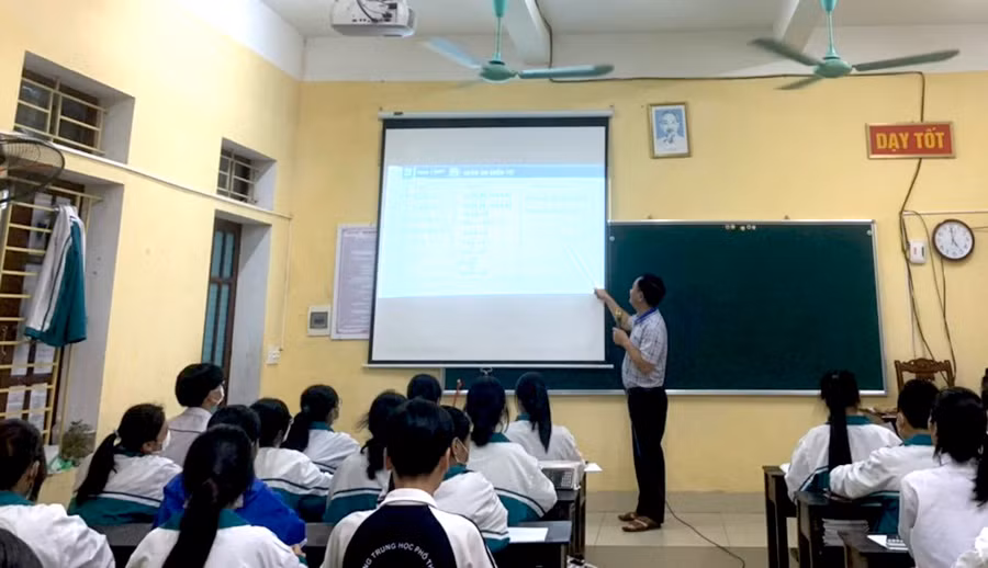 Giờ Toán của thầy Lại Văn Trưởng, Trường THPT Hải Hậu, tỉnh Nam Định. Ảnh: TG