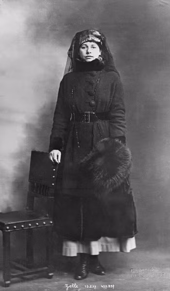Ngày 13/2/1917, Mata Hari ngay sau khi bị bắt ở Paris.
