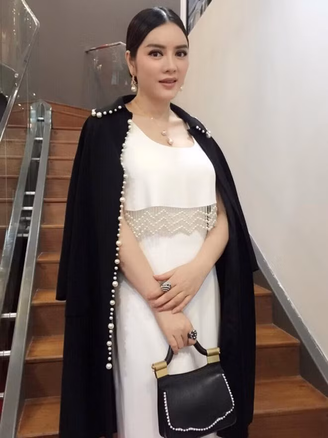 Lý Nhã Kỳ rạng rỡ đi nhận giải Nữ doanh nhân phong cách của năm ảnh 3