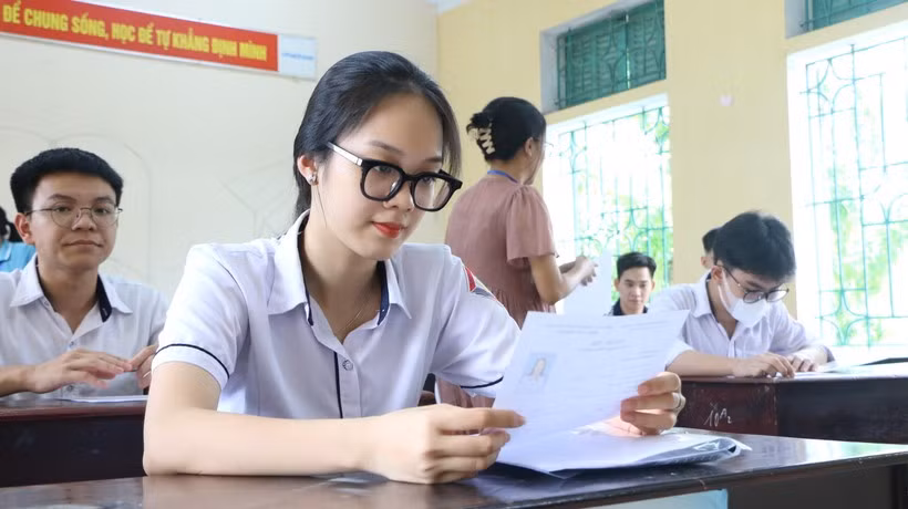 Thí sinh dự thi tốt nghiệp THPT năm 2022 tại điểm thi Trường THPT Trần Hưng Đạo - TP Nam Định. Ảnh: Đình Tuệ, Thí sinh dự thi tốt nghiệp THPT năm 2022 tại điểm thi Trường THPT Trần Hưng Đạo - TP Nam Định. Ảnh: Đình Tuệ,