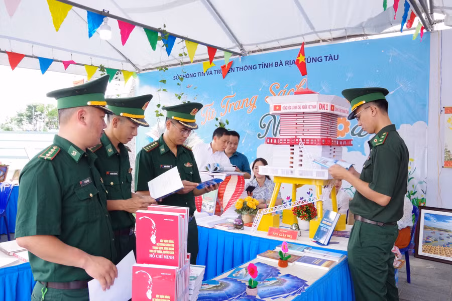 Chương trình thu hút được đông đảo cán bộ, chiến sĩ đặc biệt là đoàn viên thanh niên tham gia.