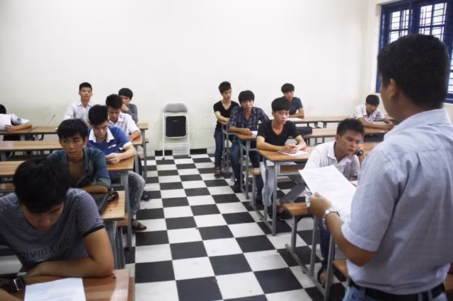 Ngày làm thủ tục dự thi: Nhiều trường Cao đẳng vắng thí sinh