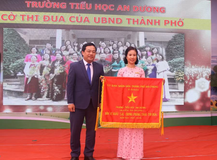 Trường Tiểu học An Dương nhận Cờ thi đua xuất sắc của TP Hải Phòng