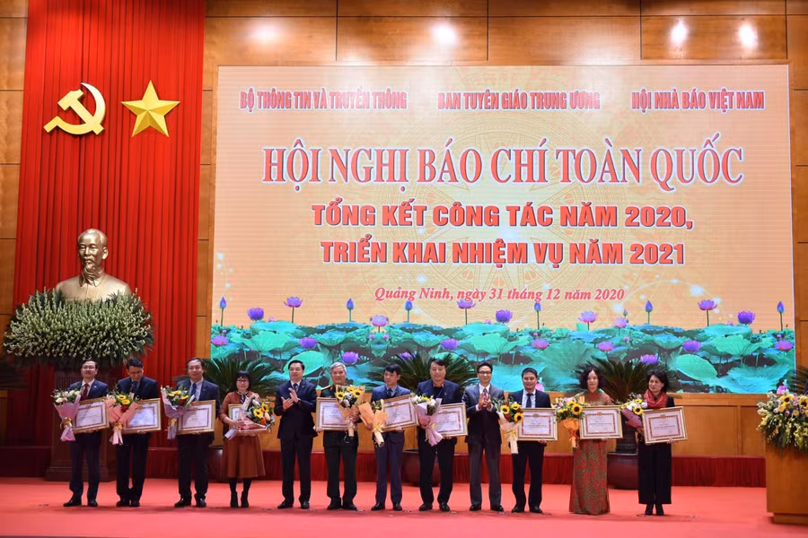 Các cơ quan báo chí được biểu dương, khen thưởng