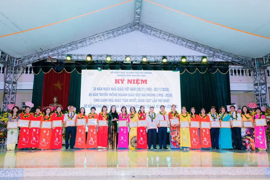 Trường THPT Nguyễn Trãi vinh danh Nhà giáo "Tâm huyết-Sáng tạo" lần thứ nhất