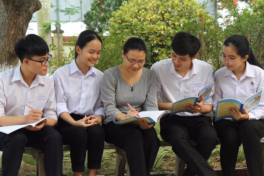 Cô trò Trường THPT Vĩnh Bảo