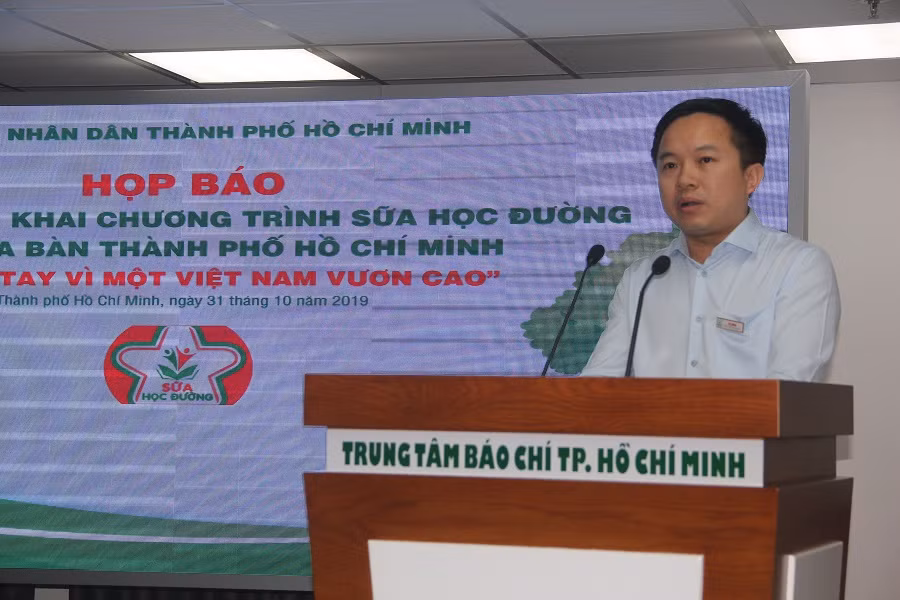 Ông Từ Lương, Phó Giám đốc Sở Thông tin và Truyền thông TP.HCM phát biểu mở đầu buổi họp báo Ông Từ Lương, Phó Giám đốc Sở Thông tin và Truyền thông TP.HCM phát biểu mở đầu buổi họp báo