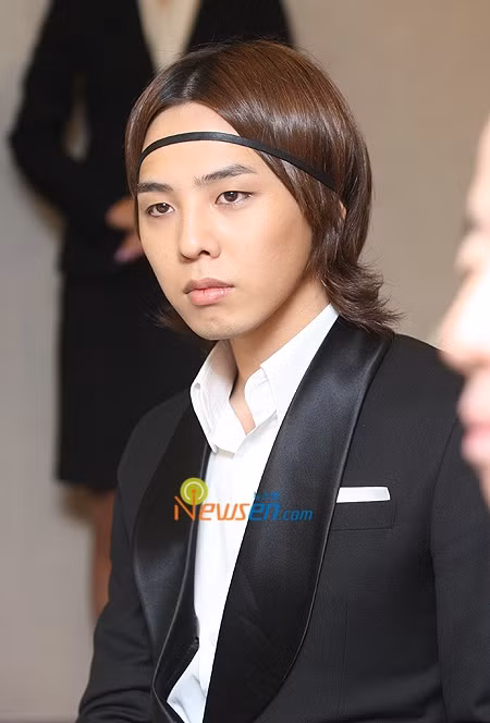 Loat kieu toc va trang phuc doc la chi G-Dragon dam dien hinh anh 11 gd15.jpg