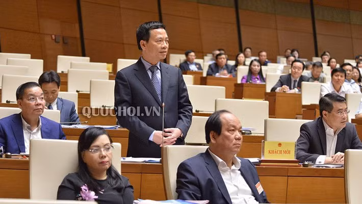 Tân Bộ trưởng Bộ thông tin và truyền thông Nguyễn Mạnh Hùng trả lời chất vấn 