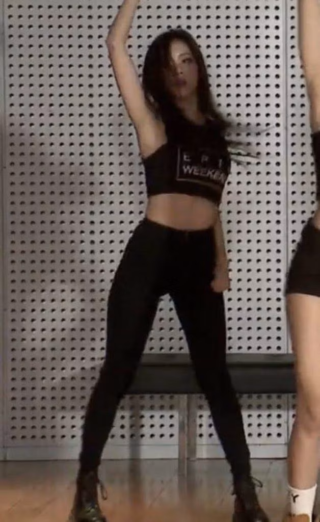 Những lần các thành viên BLACKPINK "mượn đồ" của nhau khiến fan phát sốt ảnh 13