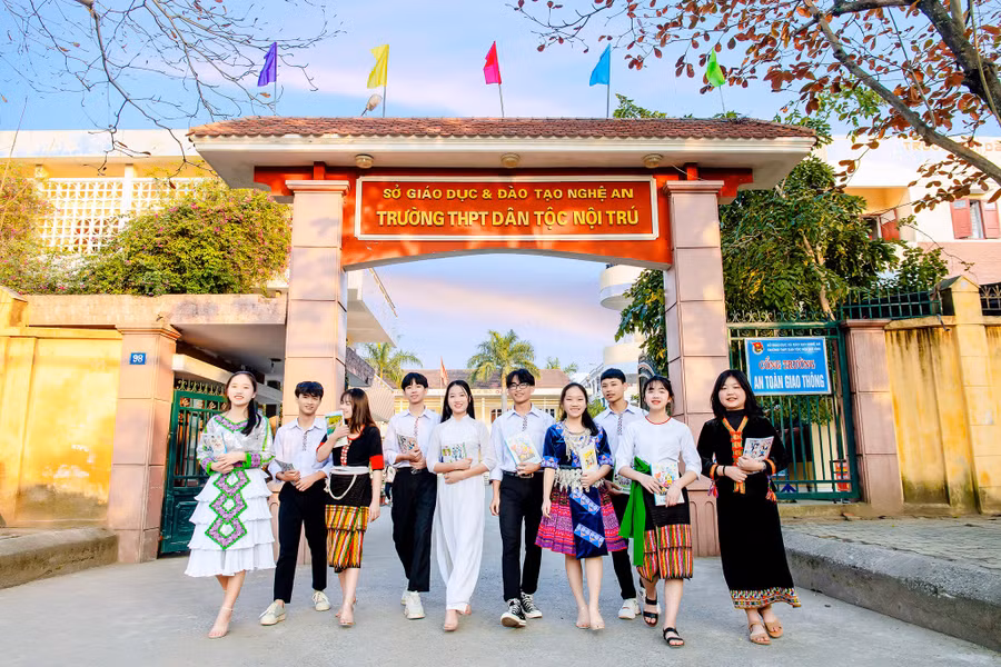 Trường THPT DTNT tỉnh Nghệ An quy tụ học sinh nhiều thành phần dân tộc Thái, Mông, Khơ Mú, Thổ…