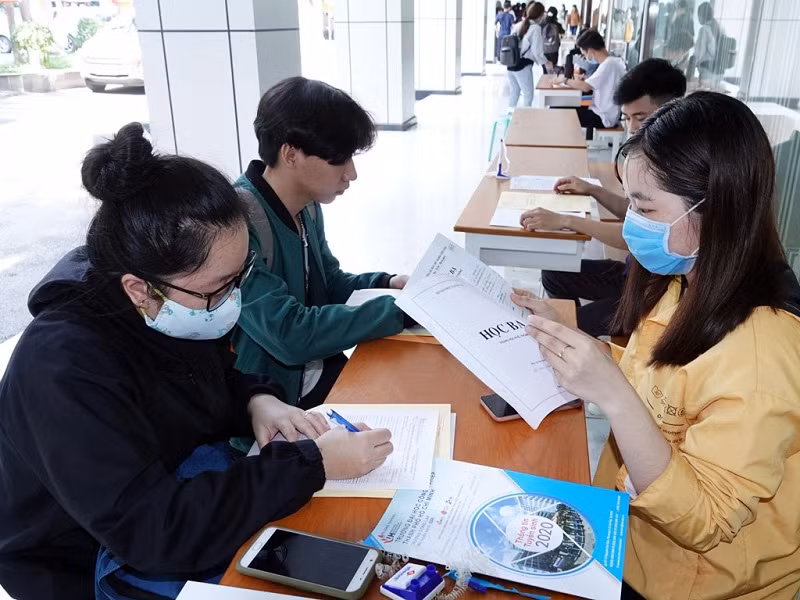 Thí sinh đăng ký dự thi tốt nghiệp THPT 2021.