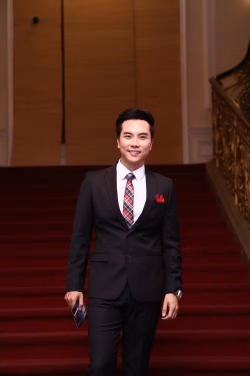 Quỳnh Chi “quậy tưng” sau úp mở ly thân ảnh 9 Quỳnh Chi