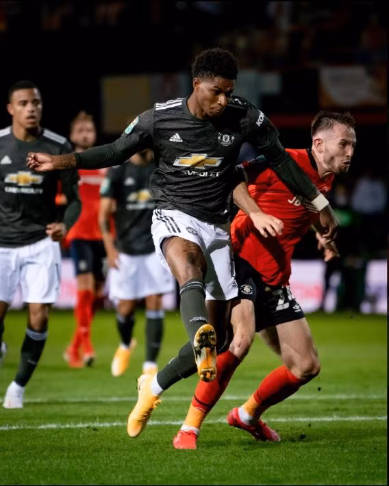 Marcus Rashford ghi bàn đưa Man Utd dẫn trước 2-0.