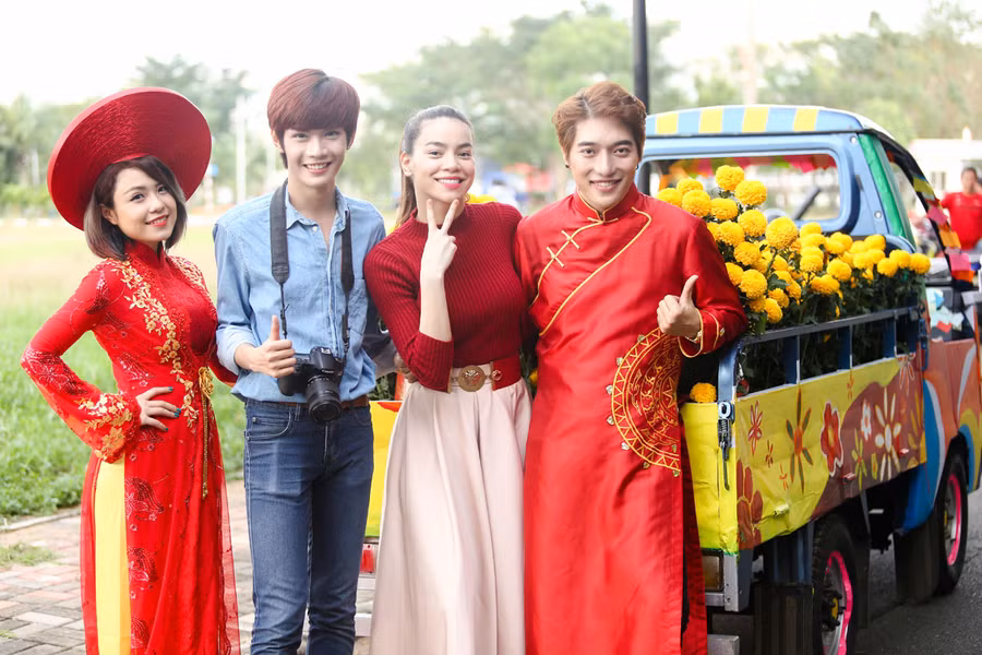 Hồ Ngọc Hà diễn cùng bố mẹ trong MV Tết ảnh 7