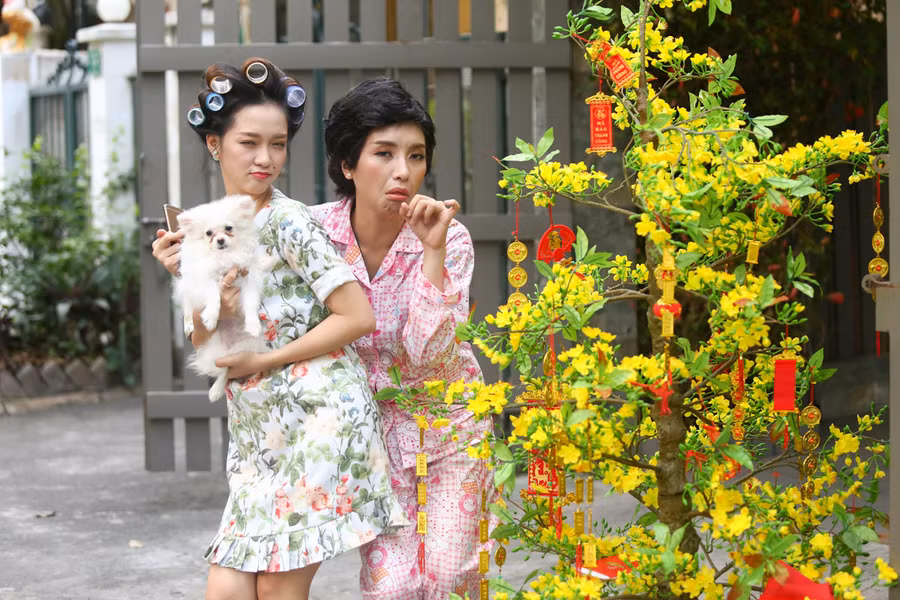 Hồ Ngọc Hà diễn cùng bố mẹ trong MV Tết ảnh 8